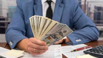 How Much Does A Senior Marketing Manager Salary_