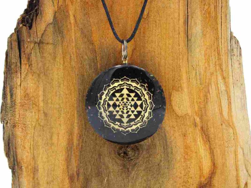 what is An orgonite necklace